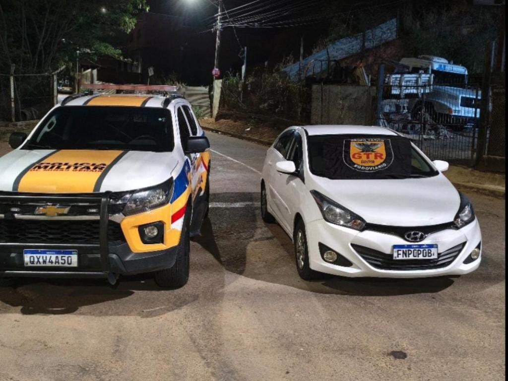 Veículo com registro de roubo em São Paulo trafegava pelas ruas de Coronel Fabriciano, quando foi abordado por policiais militares e apreendido 
