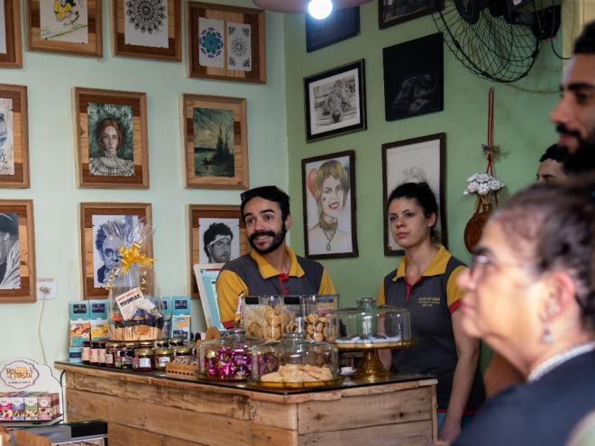 A loja Doce com Amor oferece uma mistura de gastronomia e artesanato aos clientes