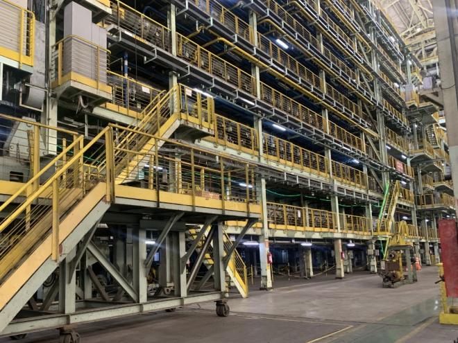 O forno de recozimento é um dos equipamentos que chamam atenção na área da empresa  