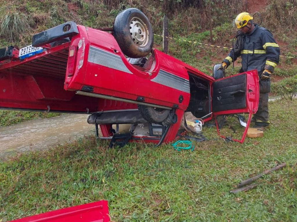 O condutor da Pampa, Wagner Pimentel de Paula, de 39 anos, era morador de Nova Era e foi encontrado sem vida 