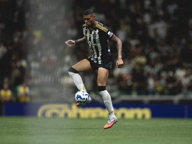 Com dois zagueiros servindo às suas seleções, Ruan Tressoldi deve começar entre os titulares nesta quarta-feira