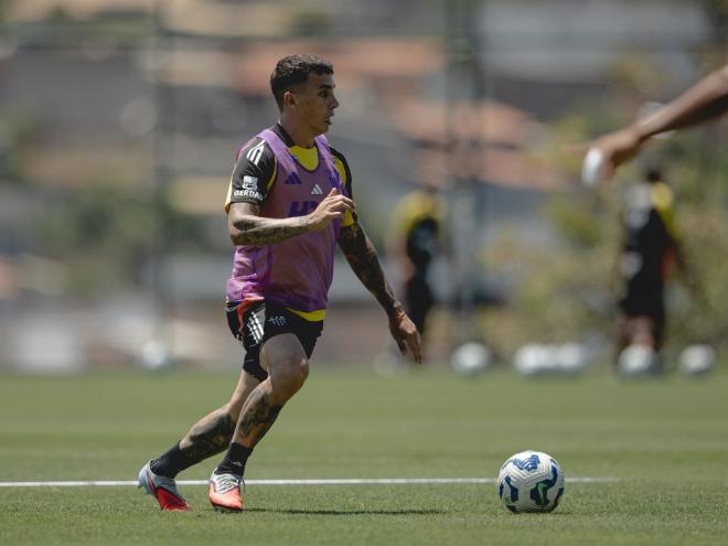 Saravia deve ser um dos titulares do Galo no domingo