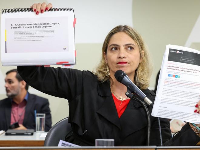 Beatriz Cerqueira alertou para o risco de aumento de tarifas após a privatização, citando informações de relatório elaborado pela empresa Ernst & Young, a pedido da própria Copasa. Fotos - Willian Dias/Divulgação ALMG