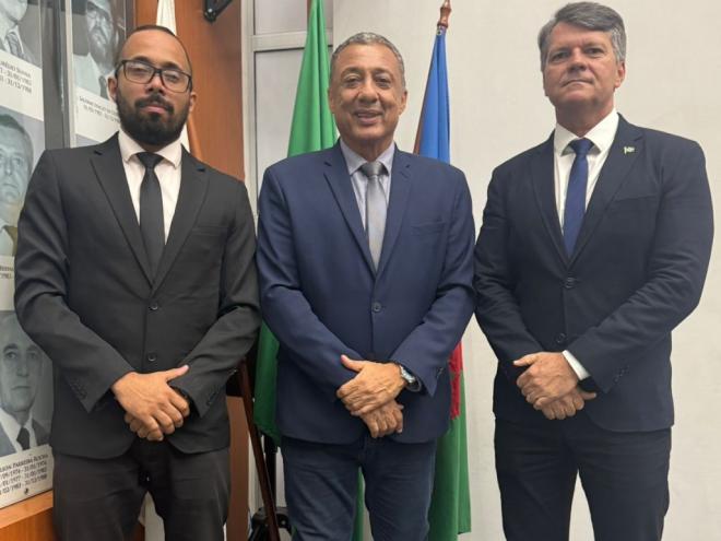 Professor Maicon Simon, Major Ednilson e Adiel Oliveira formam a comissão