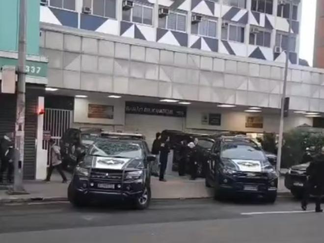 Operação Carbono Oculto 86, deflagrada em 5 de novembro, que apura um esquema de lavagem de R$ 5 bilhões ligado ao Primeiro Comando da Capital (PCC)  e escritórios da avenida Paulista (Faria Lima)