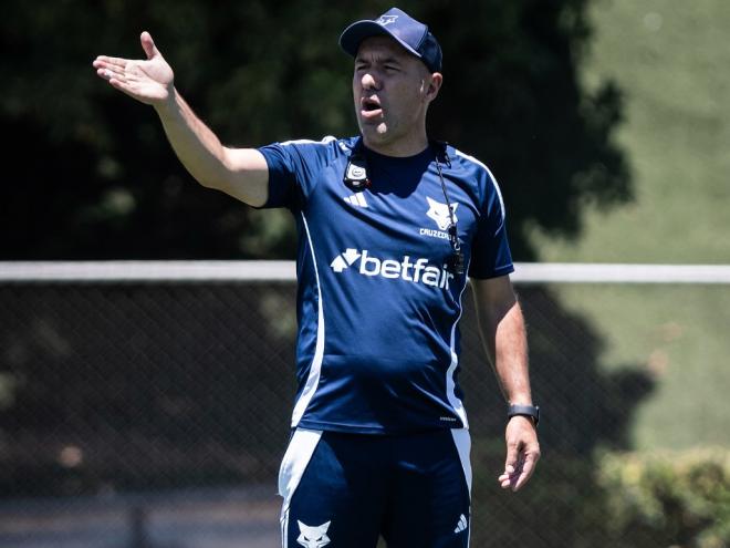 Técnico Leonardo Jardim vai atrás de mais uma vitória, agora fora de casa