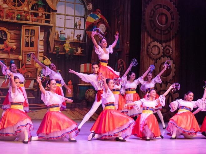 Espaço da Dança Marcela Toledo se apresenta no Centro Cultural Usiminas, em Ipatinga