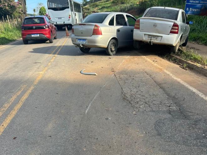 Motorista do Corsa afirma que tentou frear, mas não houve tempo suficiente, motorista do Astra foi a única que teve ferimentos 