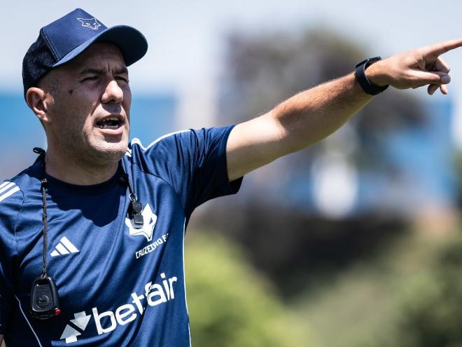 Técnico Leonardo Jardim vai levar time alternativo para a Vila Belmiro