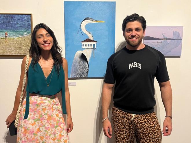 Brécio Brizzi e a curadora Cota Azevedo, no dia da abertura da exposição no Rio de Janeiro