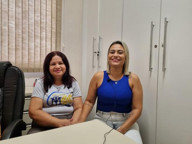 Aelma (à esquerda) e Danielle (à direita) são professoras da escola e atuaram na organização da celebração dos 60 anos da instituição