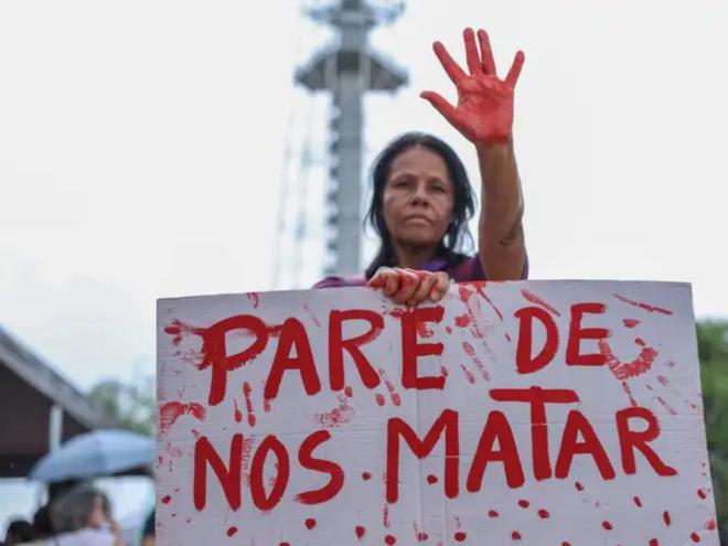Em 2024, 1.459 mulheres foram vítimas de feminicídios. Em média, cerca de quatro mulheres foram assassinadas por dia em 2024 em razão do gênero. Em 2025, o Brasil já registrou mais de 1.180 feminicídios.