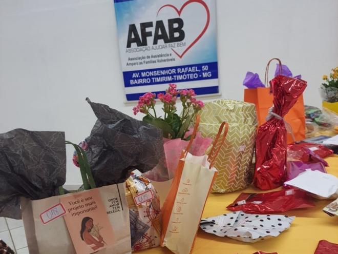 Famílias atendidas pela instituição são contempladas com diversos tipos de doações 