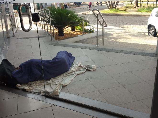 A população em situação de rua é uma das camadas da sociedade que precisa de um olhar mais atento quanto aos direitos humanos