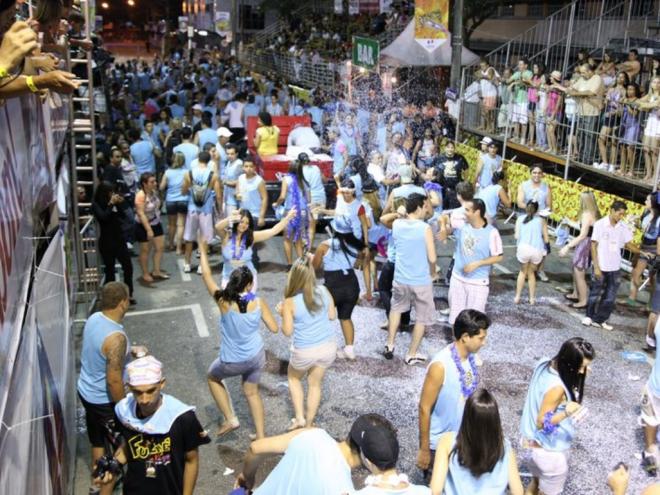Tradicional desde a década de 1970, o Carnaval de Timóteo esteve entre os mais reconhecidos de Minas Gerais e agora inicia uma nova fase, impulsionado por escolas de samba e blocos