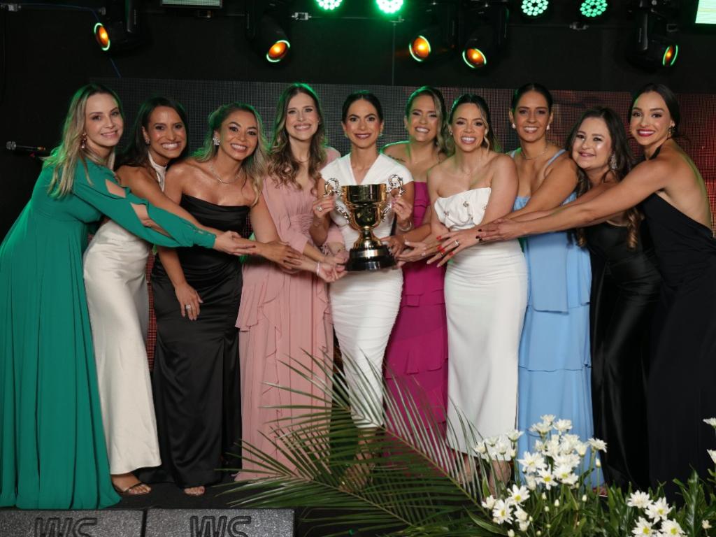 Karyne Carvalho coordena equipe campeã de vendas em 2025