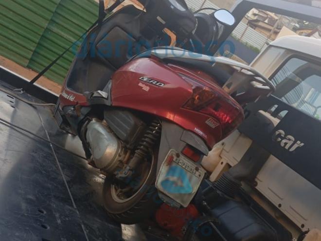 A PM confirmou ter sido constatado que o condutor não tem habilitação e que a motocicleta estava com o licenciamento atrasado