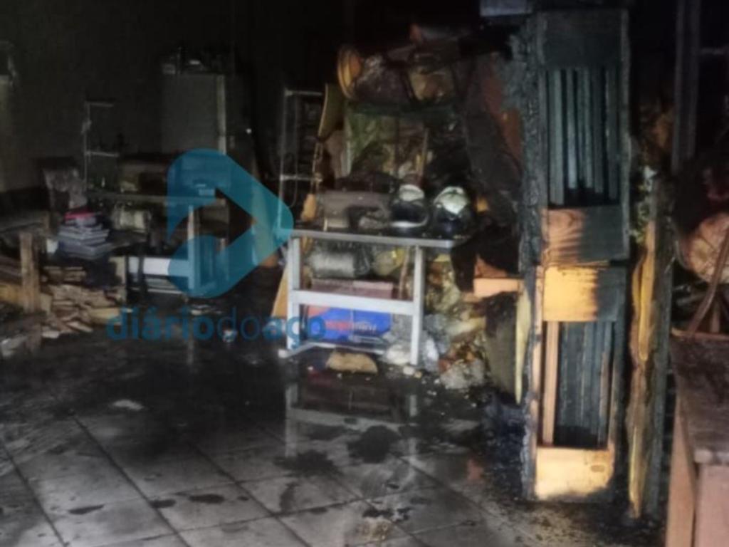 O caso ocorreu por volta das 4h, na rua Siquém