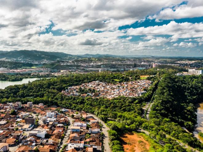 A indústria siderúrgica foi o principal motor dessa integração e do desenvolvimento urbano da região