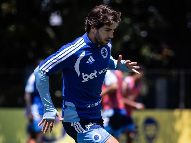  Volante e capitão Lucas Silva estará em campo neste sábado