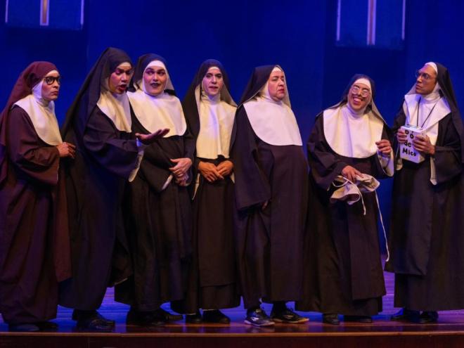 Santinhas do pau oco  uma santa comédia