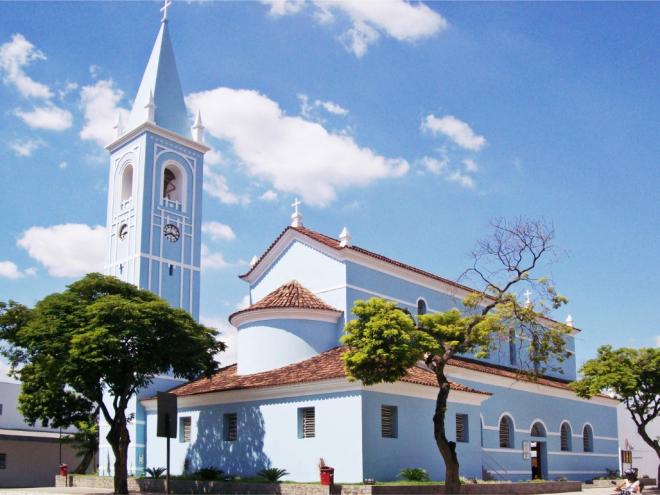 Construída em 1949, a Igreja Matriz de São Sebastião é um dos patrimônios históricos do município fabricianense