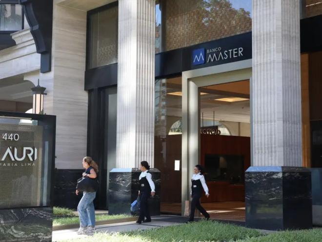 Fachada do Banco Master na rua Elvira Ferraz em Itaim Bibi (SP). Foto: Rovena Rosa/Agência Brasil