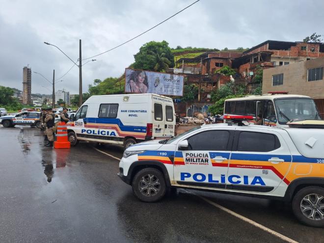 Foram cumpridos dez mandados de prisão e apreendidas drogas e armas 