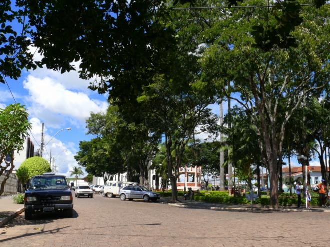 Candidatos trataram de recolher material de campanha jogado nas vias públicas 