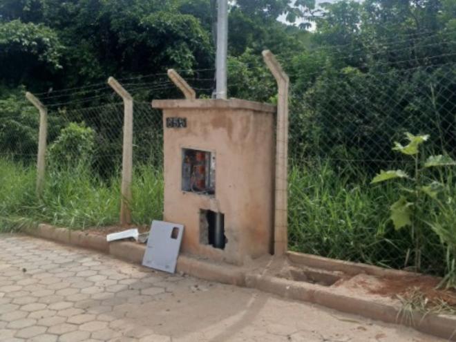 Cabos de cobre foram removidos da rede de energia na obra da ETE em Ipaba 