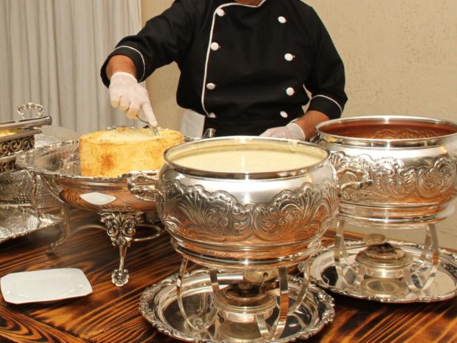 Indústria fecha vagas e serviços lideram empregos no Vale do Aço em 2025