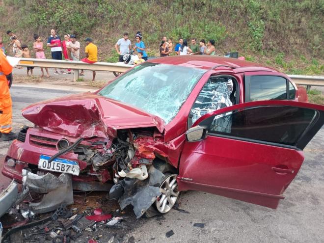 Condutor do VW Voyage morreu na hora 