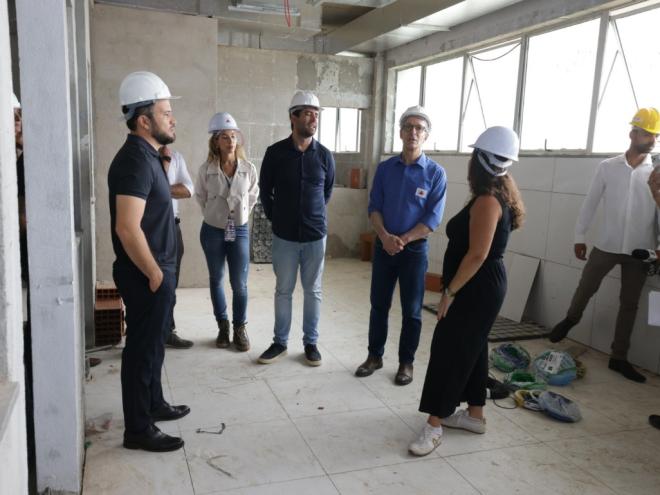 Romeu Zema, governador de Minas Gerais, acompanhado de Fábio Baccheretti, secretário de saúde