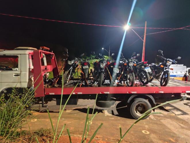 As sete motocicletas foram removidas para pátio credenciado