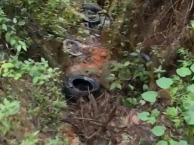 Também foi flagrado descarte irregular de pneus, que coloca em risco a vida silvestre e serve de criadouro de mosquito transmissor de doenças 