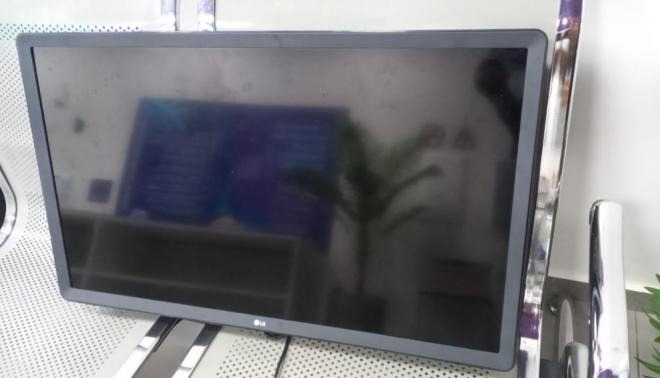 Receptador foi apanhado em flagrante transportando a TV embrulhada em um pano e confessou que pagou R$ 50 