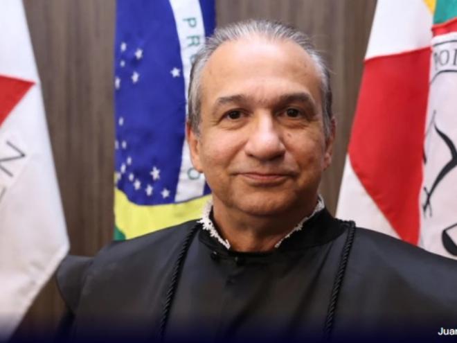 Magid Nauef Láuar citou uma frase do filósofo britânico David Miller ao começar a argumentação: ''Se temos um desejo sincero de descobrir como é o mundo, devemos estar preparados para corrigir erros; se vamos corrigi-los, devemos estar preparados para cometê-los''