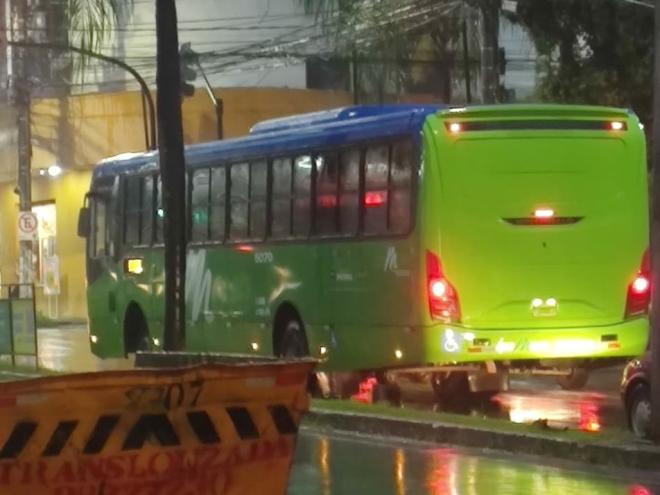 Reportagem do Diário do Aço flagrou motoristas em treinamento no novo ônibus no início da noite de sexta-feira