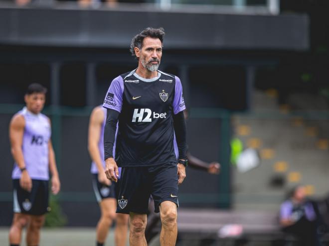 Treinador argentino inicia sua trajetória no Galo na semifinal do Mineiro