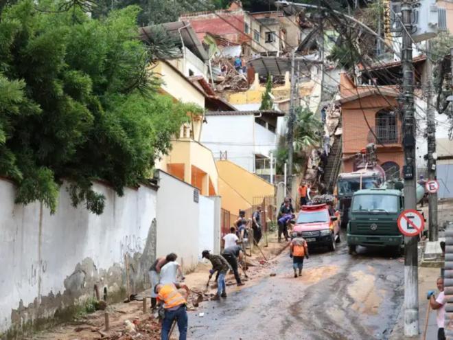 Deslizamento de terra do Morro do Cristo, ocorrido durante a tempestade de segunda-feira, 23 de fevereiro, no Bairro Paineiras
