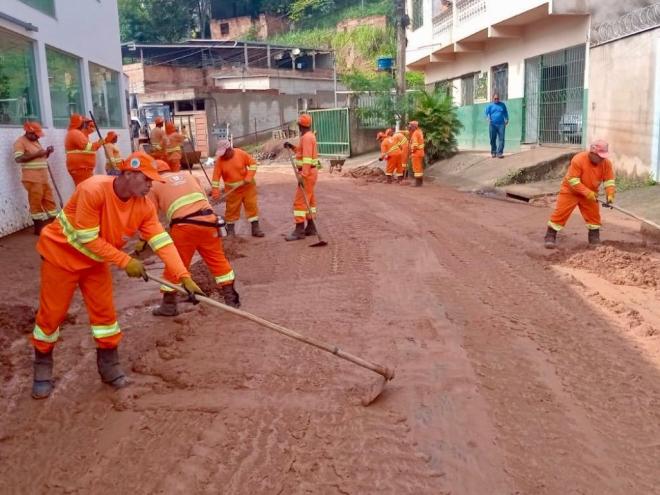 Equipes de diversas secretarias municipais foram acionadas nesta quinta-feira, para os reparos emergenciais 