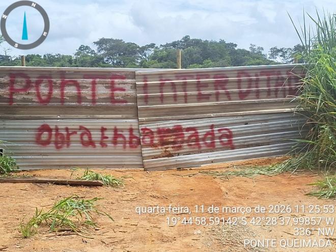 Com a obra inacabada, o acesso à ponte permanece bloqueado