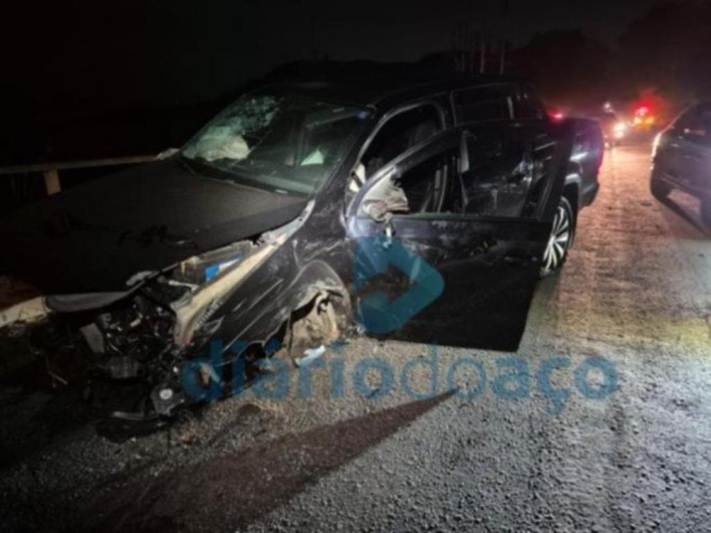 VW Amarok conduzida pelo cantor, que se envolveu em um acidente na ponte metálica sobre o rio Doce 