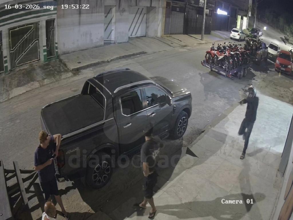 Assalto ocorreu na noite de segunda-feira (16) em frente a uma oficina de motocicletas; é o segundo roubo de joias registrado na cidade em três dias