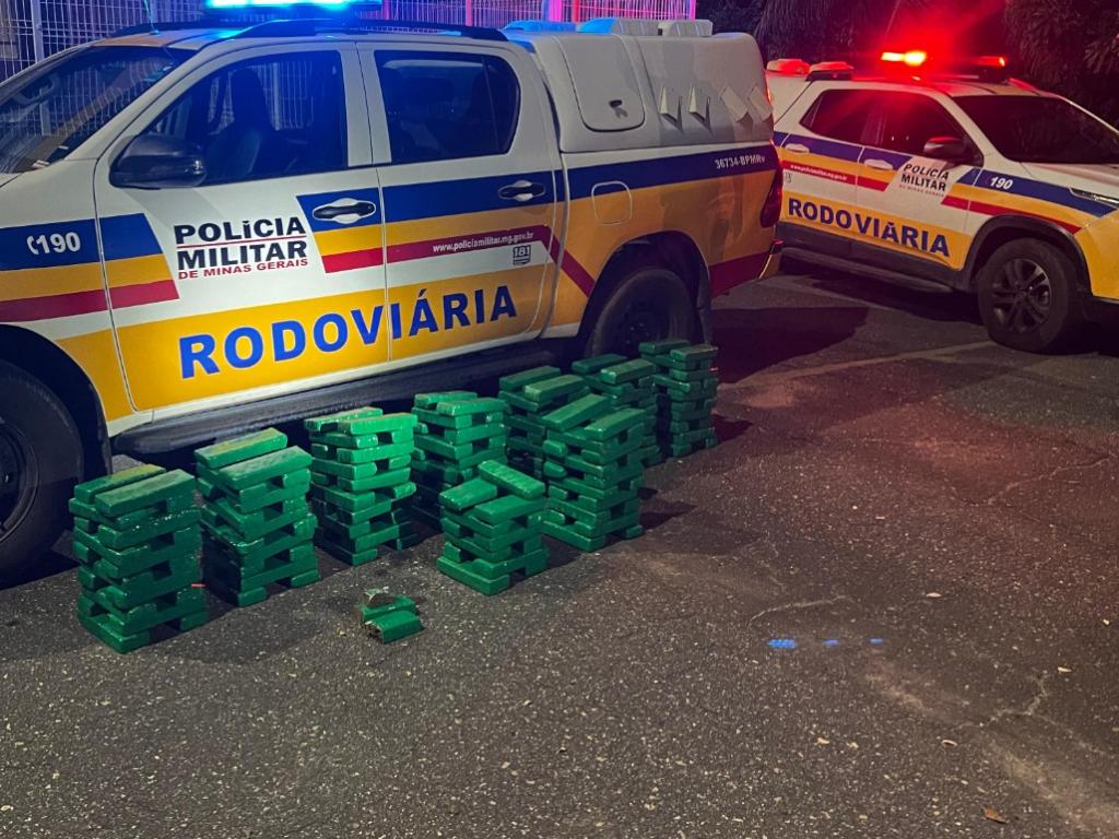 Motorista transportava a carga de droga em carro que seguia pela rodovia e estava acompanhada da filha, menor de idade, e de uma bebê de colo