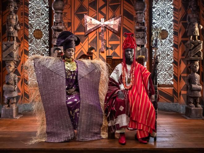 Os soberanos de Batanga, Rei Cayman II (Welket Bungué) e Rainha Niara (Erika Januza): a força e a esperança de um reino inesquecível