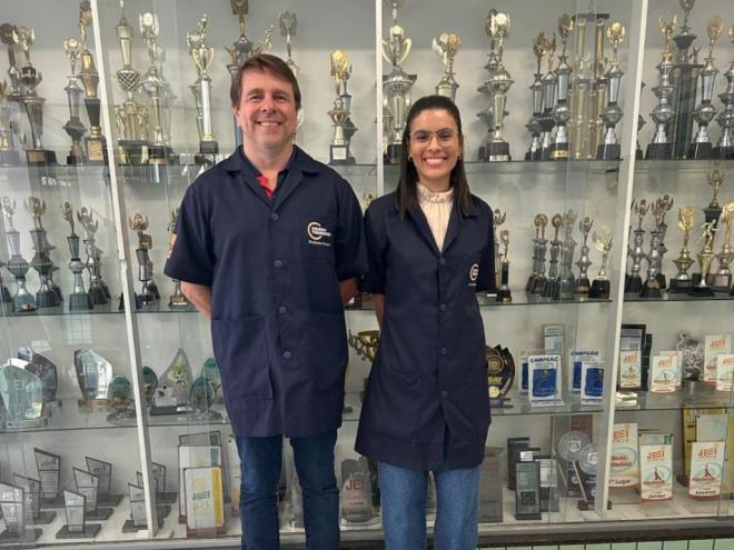 Dois professores do CTPM-Ipatinga foram premiados pela organização da olimpíada: Hermes José de Oliveira Júnior e Inara Montini Araújo