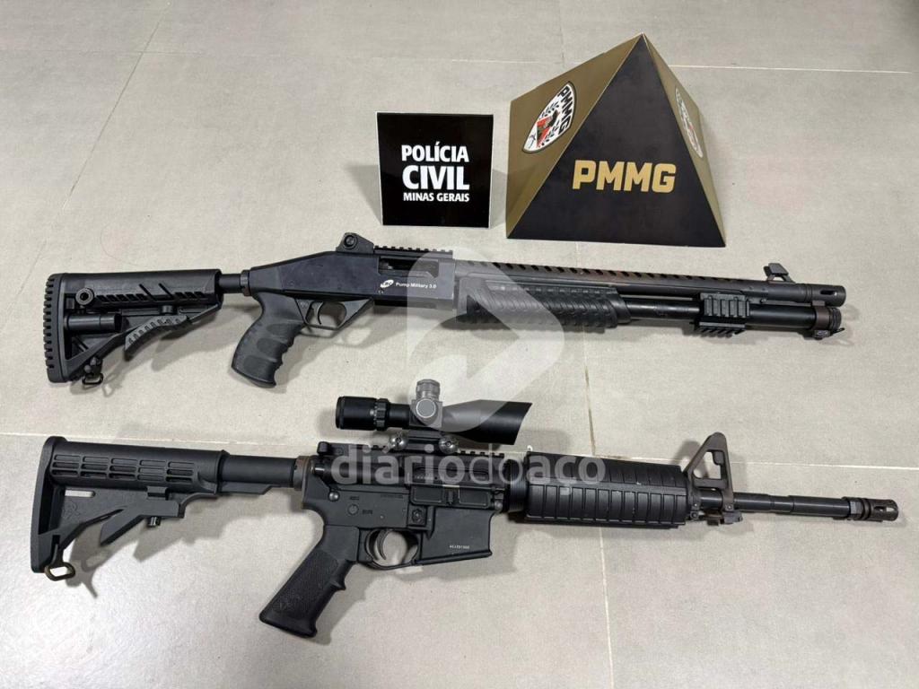 Entre o armamento apreedido estão um fuzil Taurus T4 calibre 5.56, uma espingarda CBC calibre 12 Pump Military 3.0