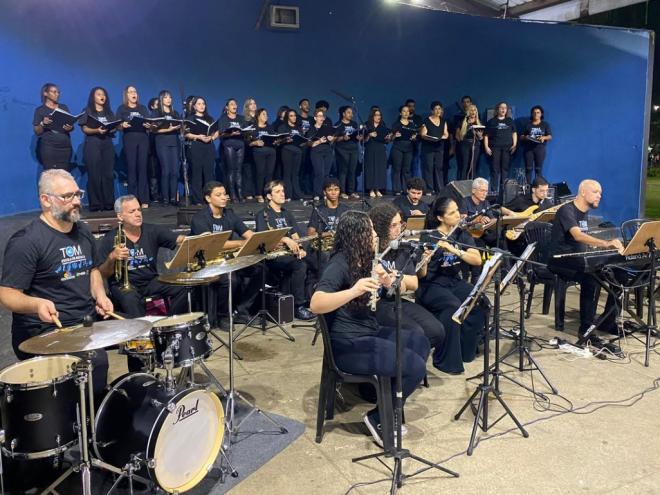 O evento terá a participação da Banda TOM, além do coral adulto e do coral infantil da escola municipal de música 