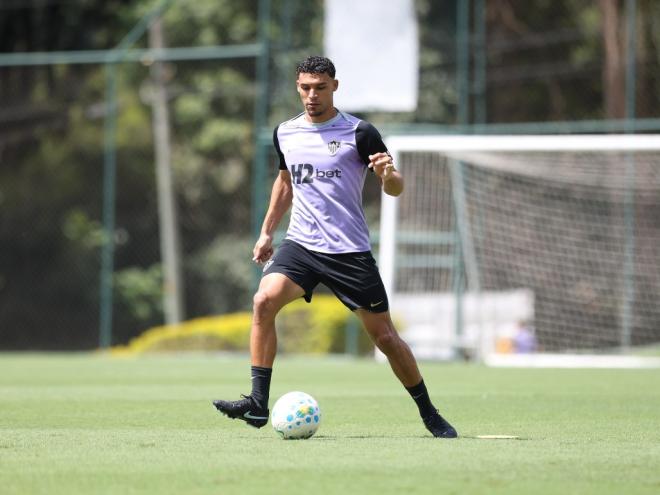 Poupado na Sul-Americana, Victor Hugo volta a figurar entre os titulares neste sábado